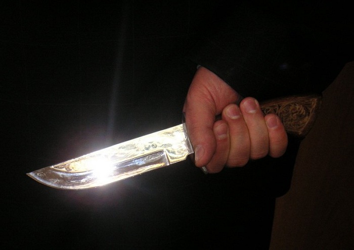 В Бузулуке 27-летний парень дважды ударил ножом пенсионера